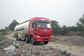 青岛解放底盘&nbsp;粉粒物料运输车外观图片