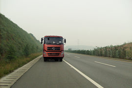 东风商用车底盘&nbsp;粉粒物料运输车外观图片