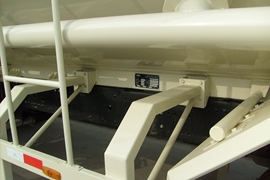 一汽解放底盘&nbsp;粉粒物料运输车上装图片