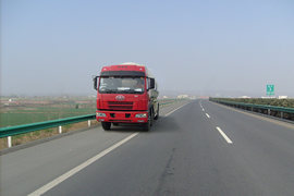 一汽解放底盘&nbsp;粉粒物料运输车外观图片