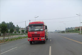 一汽解放底盘&nbsp;粉粒物料运输车外观图片