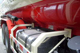 陕汽重卡底盘&nbsp;粉粒物料运输车上装图片