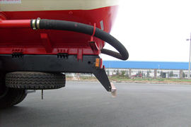 陕汽重卡底盘&nbsp;粉粒物料运输车上装图片