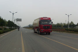 陕汽重卡底盘&nbsp;粉粒物料运输车外观图片