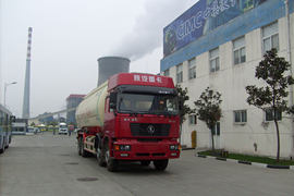 陕汽重卡底盘&nbsp;粉粒物料运输车外观图片