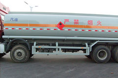 一汽解放 J6 350马力 8X4 化工液体运输车(中集牌)(ZJV5311GHYLY)