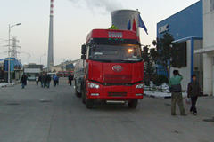 一汽解放 J6 350马力 8X4 化工液体运输车(中集牌)(ZJV5311GHYLY)