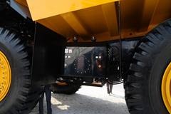 三一 SRT95 矿山车