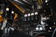 三一 SRT95 矿山车