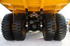 三一 SRT95 矿山车