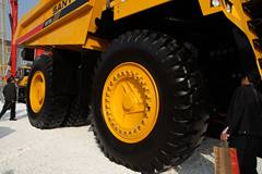 三一 SRT95 矿山车