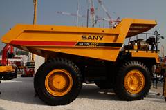 三一 SRT95 矿山车