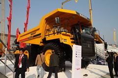 三一 SRT95 矿山车