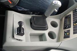 豪瀚J7B&nbsp;牵引车驾驶室                                               图片