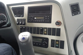 豪瀚J7B&nbsp;牵引车驾驶室                                               图片