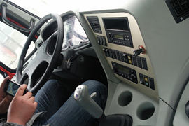 豪瀚J7B&nbsp;牵引车驾驶室                                               图片