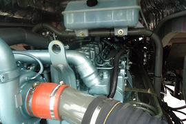 豪瀚J7B&nbsp;牵引车底盘                                                图片