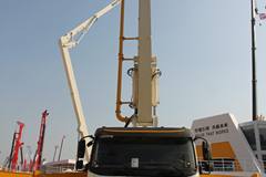 山推 37米混凝土泵车(沃尔沃底盘)