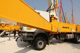 雷诺底盘 泵车&nbsp;泵车底盘                                                图片