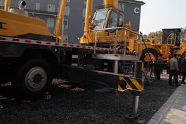 70吨级 吊车&nbsp;吊车外观                                                图片