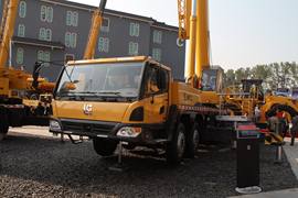 70吨级 吊车&nbsp;吊车外观                                                图片