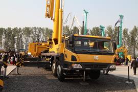 70吨级 吊车&nbsp;吊车外观                                                图片