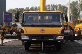 70吨级 吊车&nbsp;吊车外观                                                图片