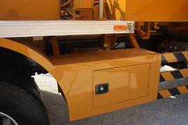 徐工--奔驰底盘 泵车&nbsp;泵车底盘                                                图片