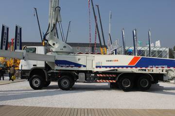 中联重科 42米混凝土泵车(奔驰底盘)