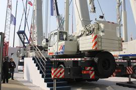 汽车起重机 吊车&nbsp;吊车外观                                                图片