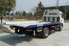 东风 多利卡 140马力 4X2 清障车(江特牌)(EQ5080TQZK)