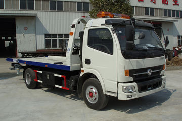 东风 多利卡 140马力 4X2 清障车(江特牌)(EQ5080TQZK)