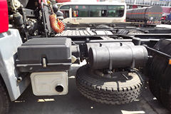 青岛解放 新大威重卡 340马力 6X4 牵引车(CA4257P2K8T1EA80)
