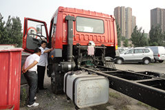 青岛解放 新悍威(J5M)中卡 160马力 4X2 6.75米仓栅式载货车(底盘)(CA5167XXYP1K2L2EA80)