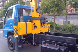 金刚&nbsp;随车吊底盘图片