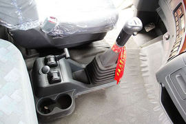 乘龙M7&nbsp;牵引车驾驶室                                               图片