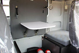 乘龙M7&nbsp;牵引车驾驶室                                               图片