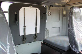 乘龙M7&nbsp;牵引车驾驶室                                               图片