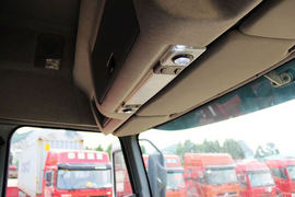 乘龙M7&nbsp;牵引车驾驶室                                               图片