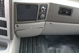 徐工重卡底盘&nbsp;随车吊驾驶室图片