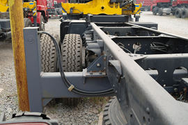 徐工重卡底盘&nbsp;随车吊底盘图片