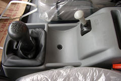 解放 J6L中卡 160马力 4X2 厢式载货车(CA5160XXYP62K1L4A1E)