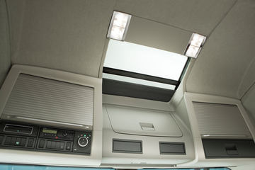 �ֶ��� ��FH16�ؿ� 700���� 4X2 ǣ����ͼƬ