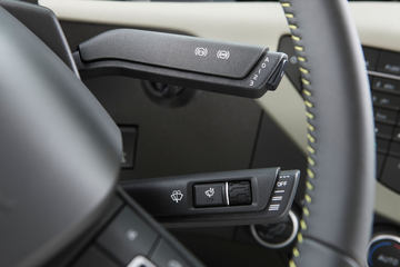 �ֶ��� ��FH16�ؿ� 700���� 4X2 ǣ����ͼƬ