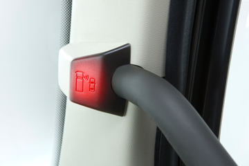 �ֶ��� ��FH16�ؿ� 700���� 4X2 ǣ����ͼƬ