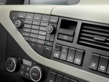 �ֶ��� ��FH16�ؿ� 700���� 4X2 ǣ����ͼƬ