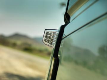 �ֶ��� ��FH16�ؿ� 700���� 4X2 ǣ����ͼƬ