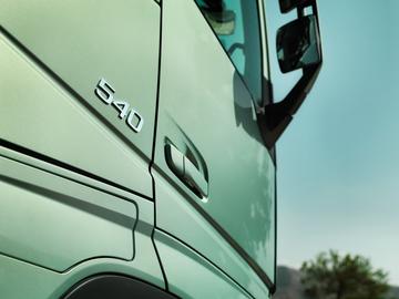 �ֶ��� ��FH16�ؿ� 700���� 4X2 ǣ����ͼƬ