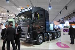 沃尔沃 FH16重卡 750马力 8X4 牵引车