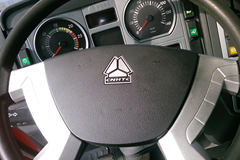 中国重汽 HOKA H7重卡 375马力 6X4 牵引车(ZZ4253S3241C) 中国重汽 HOKA H7重卡 375马力 6X4 牵引车(ZZ4253S3241C)